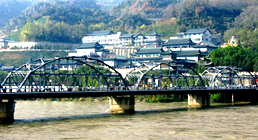 Die Zhongshan-Bruecke auf dem Gelben Fluss in Lanzhou
